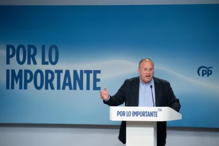 Tellado carga contra Sánchez tras la retirada del pasaporte a Begoña Gómez: «Ni un día sin su escándalo» Tellado carga contra Sánchez tras la retirada del pasaporte a Begoña Gómez
