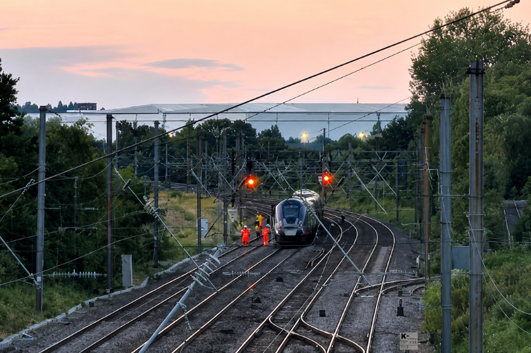 Tragedia ferroviaria en Reino Unido: un muerto y 89 heridos tras el choque de dos trenes en Bedford Tragedia ferroviaria en Reino Unido