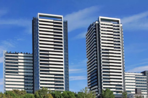 el barrio de Madrid donde los rascacielos