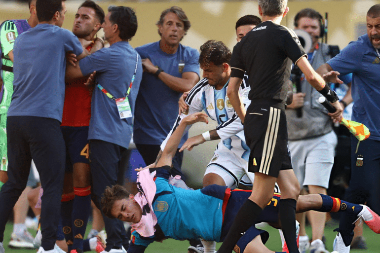 Argentina termina el Mundial con polémica: la FIFA podría revisar la conducta de Leandro Paredes tras la final Argentina termina el Mundial con polémica