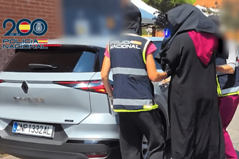 Cuatro presuntos yihadistas detenidos en España: una mujer ya tenía billete a Turquía Cuatro presuntos yihadistas detenidos en España