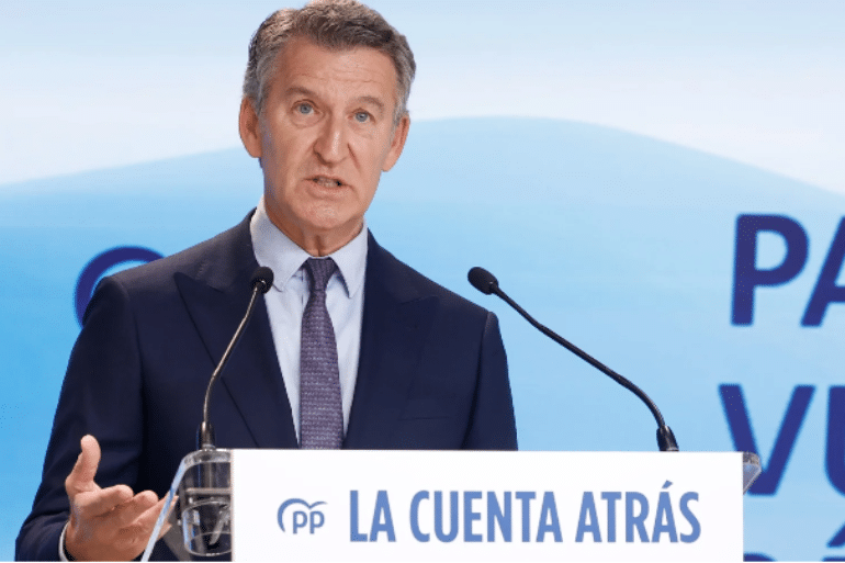 Feijóo carga contra Sánchez por la crisis de Ceuta: «Una frontera no se protege con boyas» Feijóo carga contra Sánchez por la crisis de Ceuta