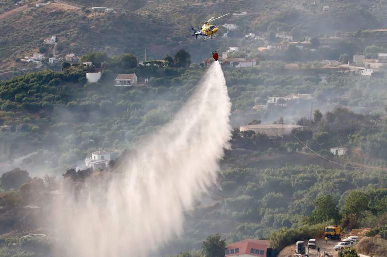 El incendio de Árchez queda estabilizado, pero 162 vecinos siguen desalojados por seguridad