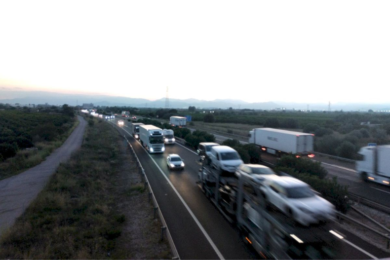 La DGT activa la gran operación salida en la Comunitat Valenciana con 13,7 millones de desplazamientos previstos La DGT activa la gran operación salida en la Comunitat Valenciana con 13,7 millones de desplazamientos previstos
