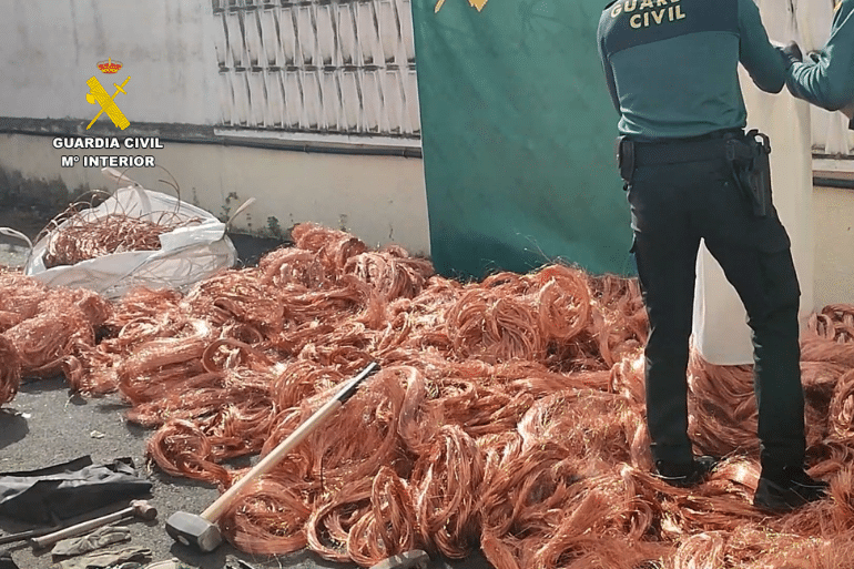 La Guardia Civil recupera dos toneladas de cobre robado y desmantela un grupo criminal en Sevilla La Guardia Civil recupera dos toneladas de cobre robado