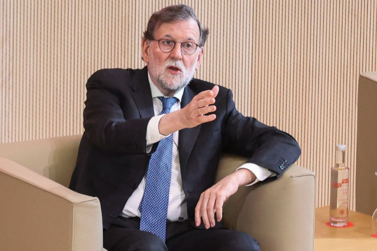 Macron acusa de «racista» a Rajoy por una frase sobre Francia y abre una guerra política Macron acusa de «racista» a Rajoy por una frase sobre Francia y abre una guerra política
