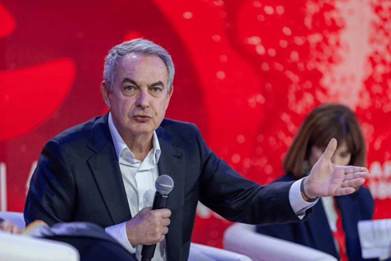 Moncloa se inquieta ante el giro del socio de Zapatero en el caso Plus Ultra Moncloa se inquieta ante el giro del socio de Zapatero