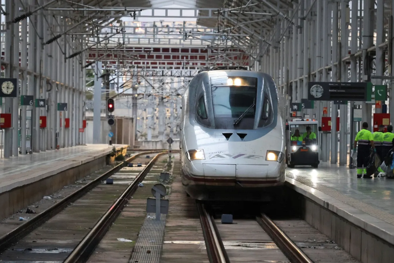 Nuevo robo de cable golpea la alta velocidad: la línea Madrid-Málaga sufre ya seis sabotajes en diez días Nuevo robo de cable golpea la alta velocidad