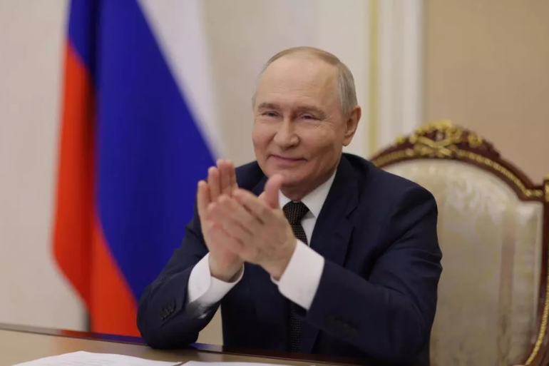 Putin telefonea a Trump y endurece su mensaje sobre Ucrania: Rusia insiste en tomar todo el Donbás Putin llama a trump