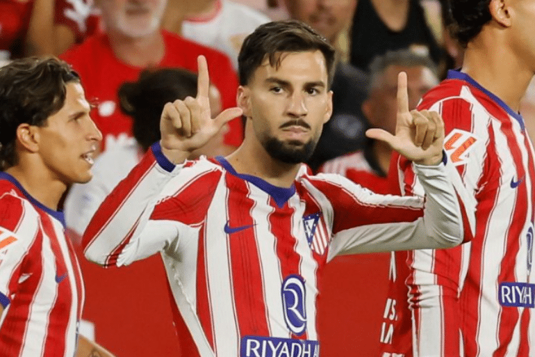 El Atlético asalta el Pizjuán con un Baena estelar y derrota 1-3 al Sevilla El Atlético de Madrid vence 1-3 al Sevilla
