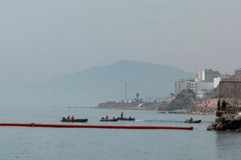 El Gobierno instala una barrera marítima de 500 metros en Ceuta para reforzar la frontera con Marruecos El Gobierno instala una barrera marítima de 500 metros en Ceuta para reforzar la frontera con Marruecos