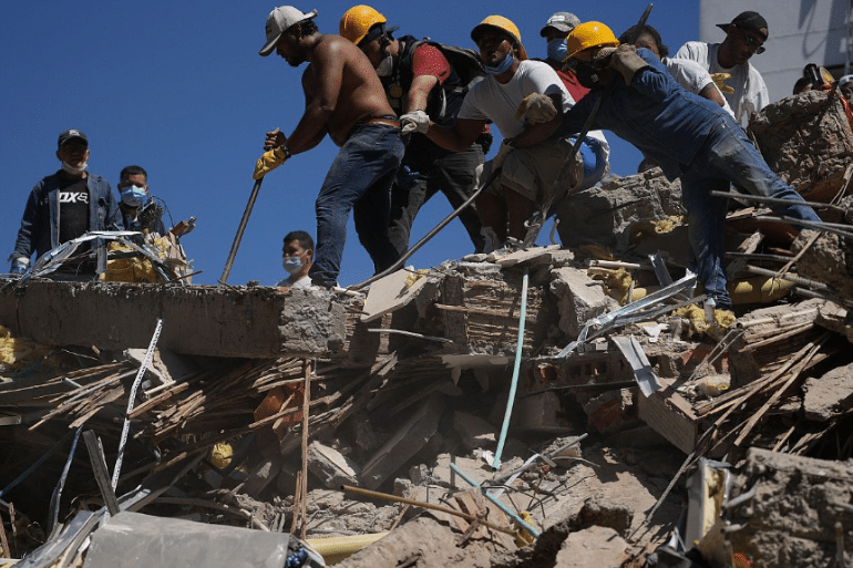 Colombia declara la emergencia tras un terremoto que deja 132 muertos Colombia declara la emergencia tras el terremoto de 7,4 que deja al menos 132 muertos y más de 500 heridos mientras continúa la búsqueda de supervivientes.