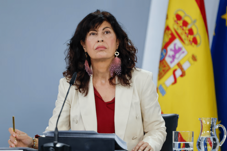 Gobierno y Junta de Andalucía chocan por las competencias de violencia de género cedidas a Vox Gobierno y Junta de Andalucía chocan por las competencias de violencia de género
