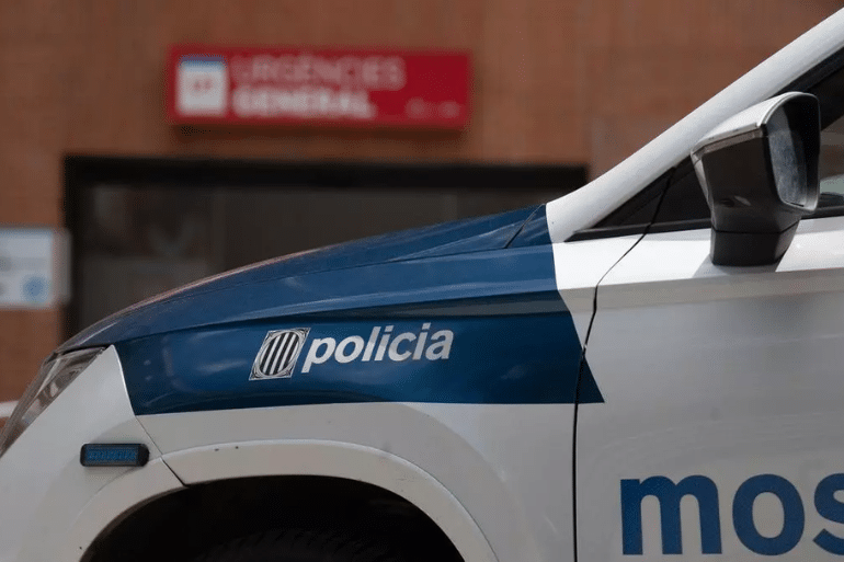 Hallan un cadáver desmembrado en un contenedor de Lloret de Mar: los Mossos investigan un homicidio Hallan un cadáver desmembrado en un contenedor de Lloret de Mar