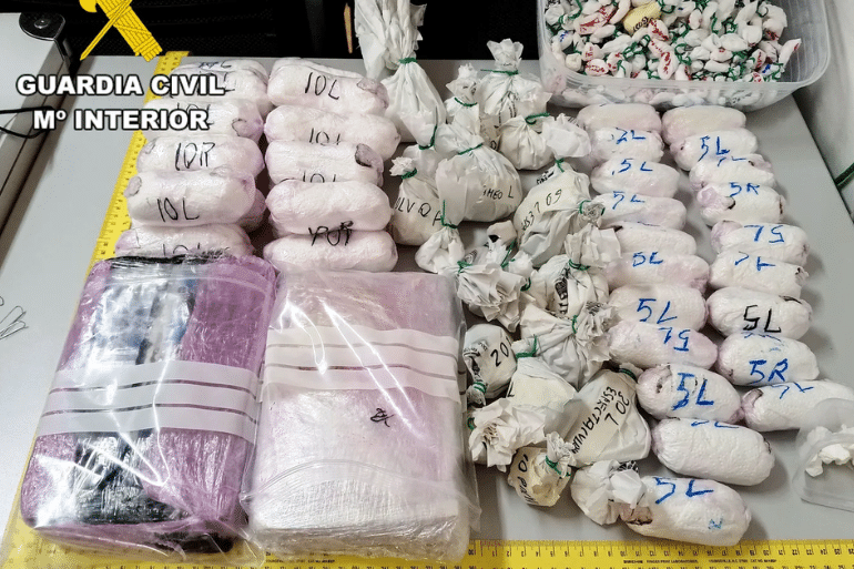 La Guardia Civil desmantela un punto de distribución de cocaína en Jaén La Guardia Civil desmantela un punto de distribución de cocaína en Jaén