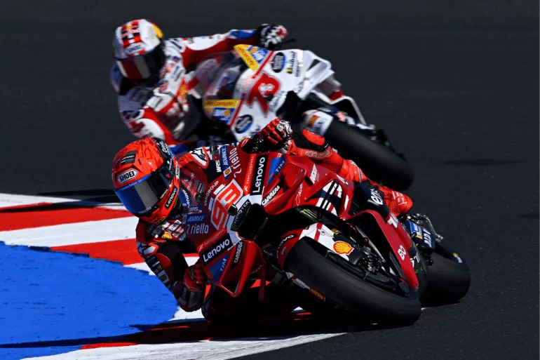 Álex Márquez desvela el control de Marc en Misano: «Jugaba con nosotros» Álex Márquez desvela el control de Marc en Misano