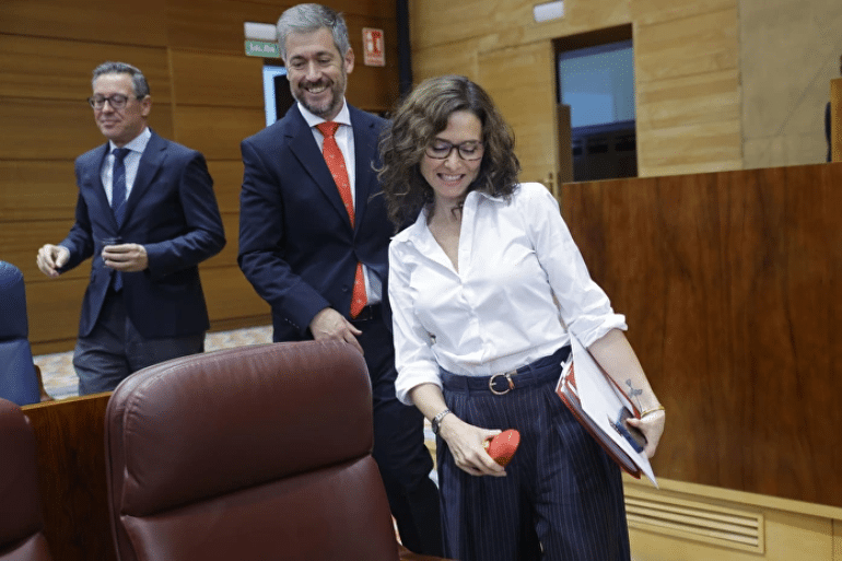 Ayuso entra en campaña con el ático como gran frente de PSOE y Más Madrid Ayuso entra en campaña con el ático como gran frente de PSOE