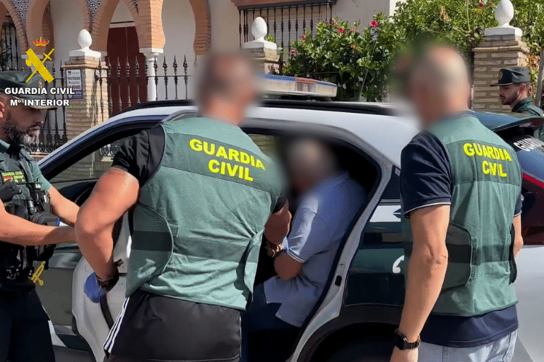 Detenido por una presunta estafa de 1,76 millones a 258 olivareros de Sevilla y Huelva Detenido por una presunta estafa de 1,76 millones