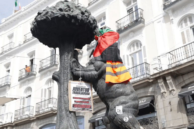 El Oso y el Madroño aparece vandalizado durante la acampada de Sol