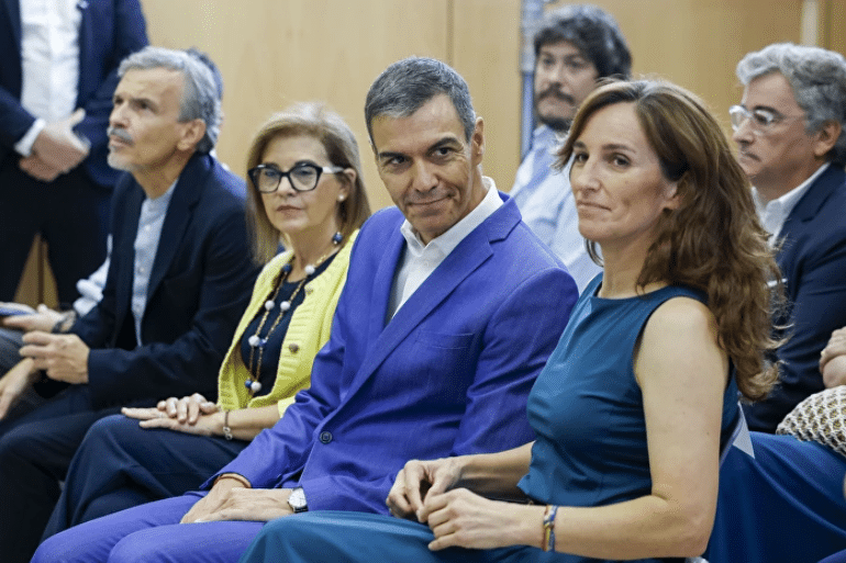 El PSOE encadena mínimos en las encuestas y Sánchez afronta un otoño crítico El PSOE encadena mínimos en las encuestas