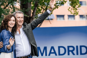 Feijóo acusa a Sánchez de ser «dócil» con Marruecos por Ceuta Feijóo acusa a Sánchez de ser «dócil»