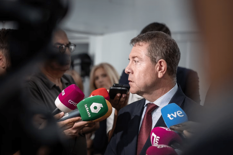 Guerra abierta en el PSOE: Page eleva el choque con Sánchez Guerra abierta en el PSOE