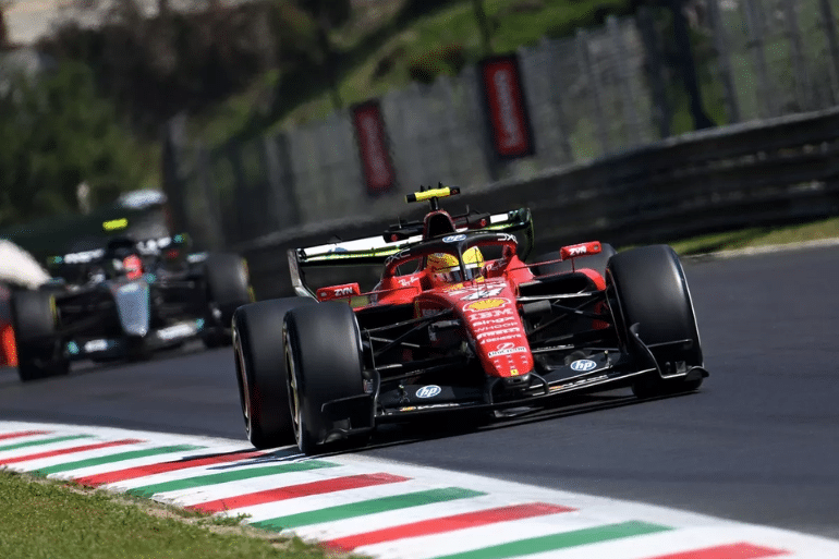 Hamilton alerta a Ferrari en Monza: «Perdemos seis décimas en las rectas» Hamilton alerta a Ferrari en Monza
