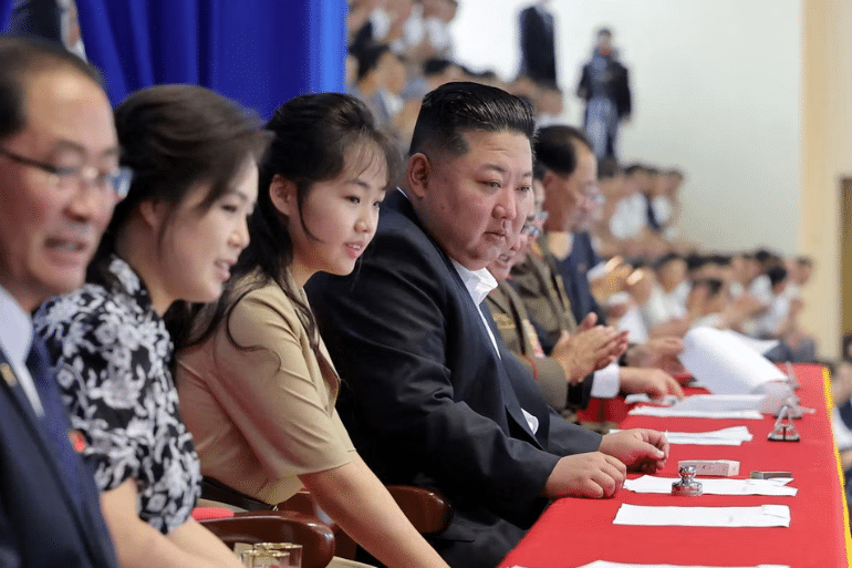 Kim Jong-un señala a su hija Kim Ju-ae como sucesora mientras el NIS investiga si tiene otro hermano Kim Jong-un señala a su hija Kim Ju-ae como sucesora