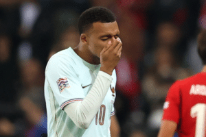 Mbappé abandona Francia por una lesión tendinosa