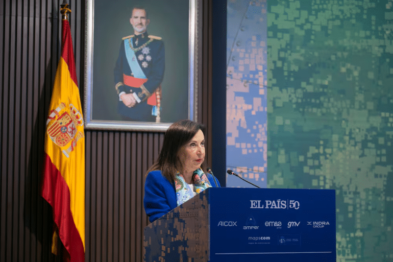 Robles garantiza la presencia del Ejército en Ceuta y Melilla y reclama más atención de la OTAN al flanco sur Robles garantiza la presencia del Ejército en Ceuta y Melilla