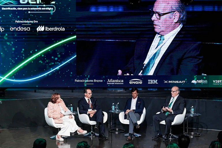 Las eléctricas plantan cara al Gobierno por las ayudas al gas y los carburantes