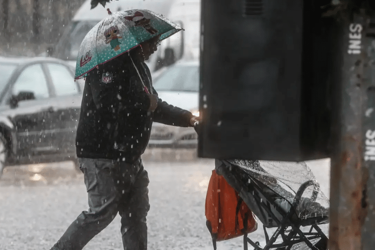 Valencia suspende las clases ante el riesgo de lluvias torrenciales