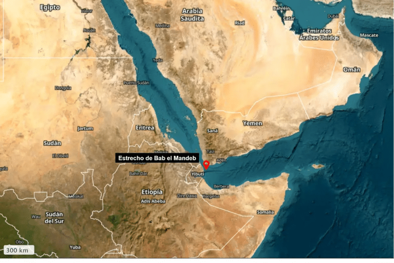 Un petrolero detecta varias explosiones cerca del buque en Bab el Mandeb