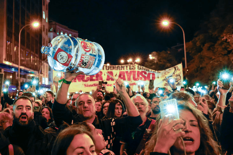 Ayuso rechaza negociar con los profesores en huelga en Madrid