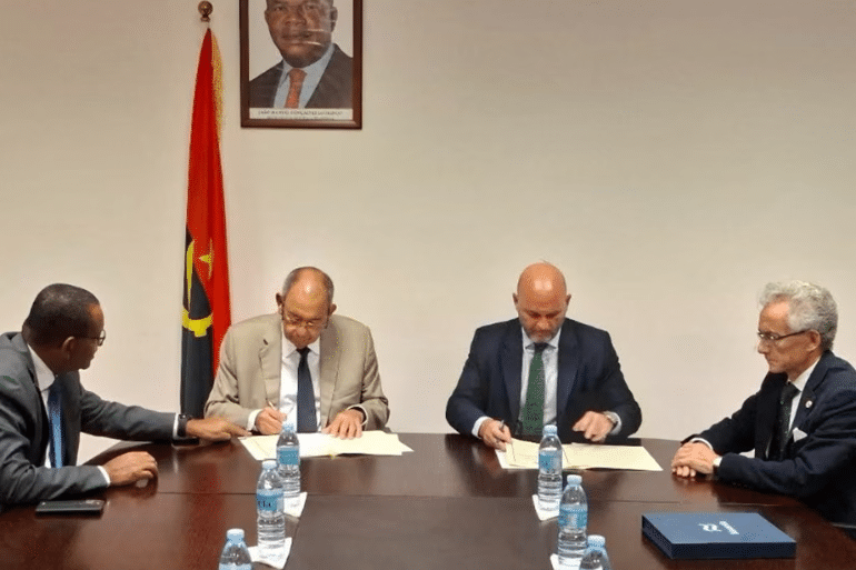 Navantia modernizará dos patrulleros de Angola en Cádiz