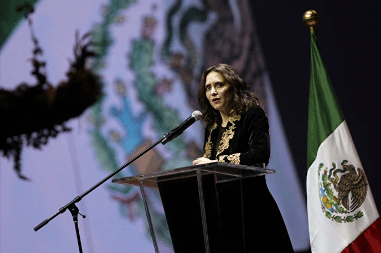 La Fiscalía archiva la denuncia contra Ayuso por su viaje a México