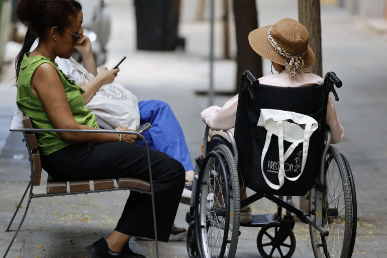 Sevilla prepara un plan contra la soledad no deseada en 43 pueblos