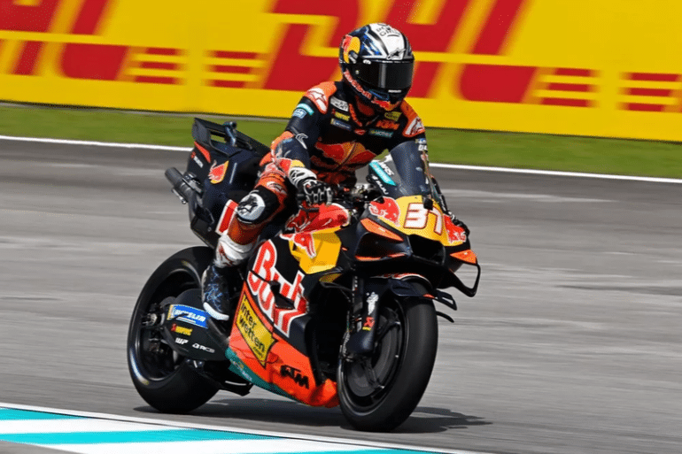 Pedro Acosta vence a Marc Márquez en el sprint de Malasia Pedro Acosta vence a Marc Márquez